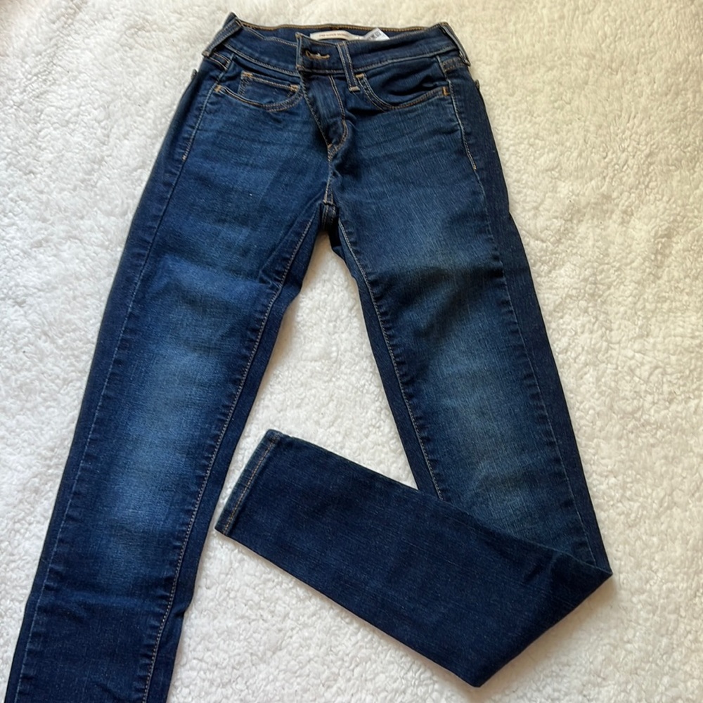 Levi Skinny Jeans- Size 24